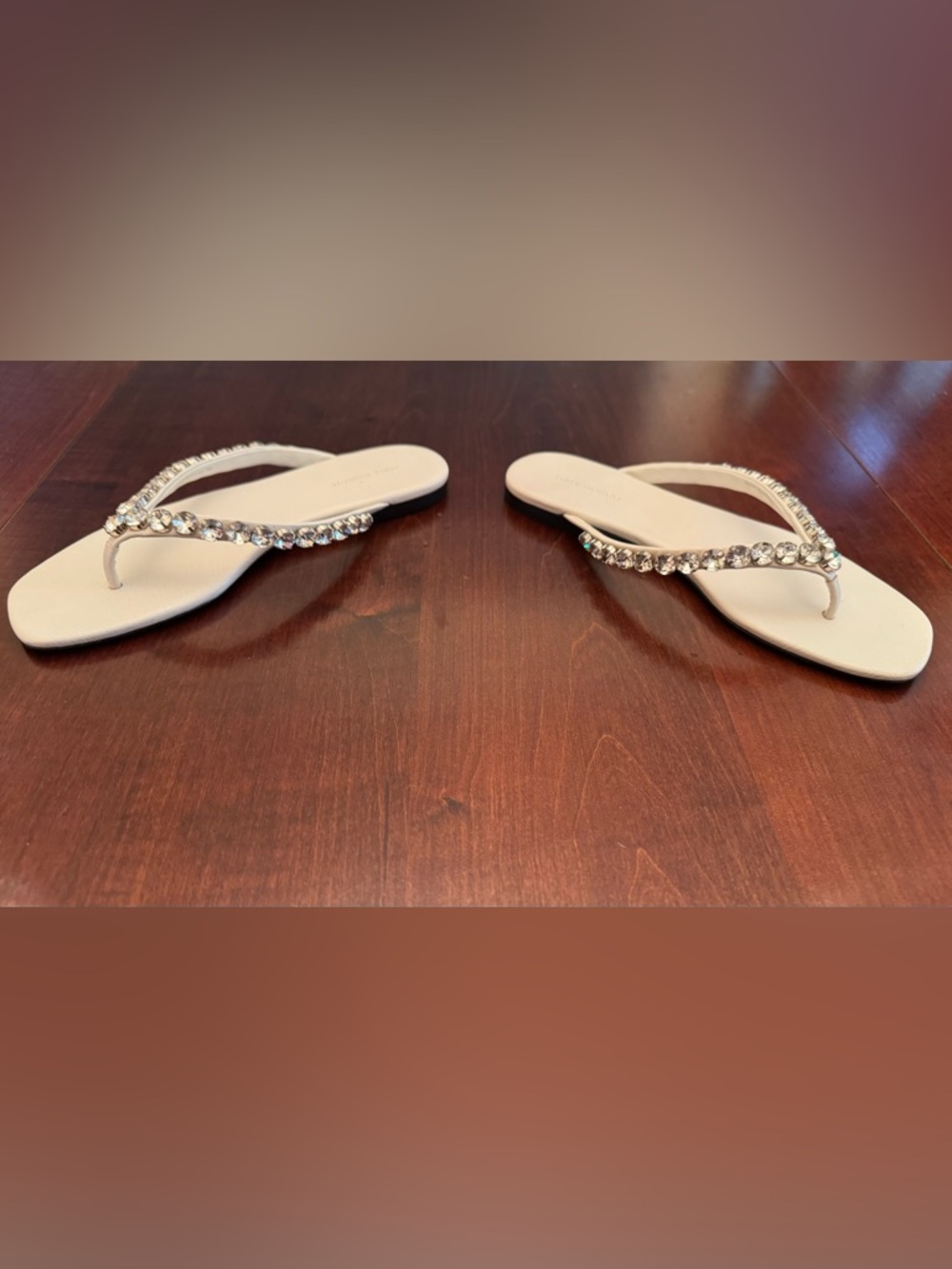 Tory Burch
Crystal Embellished Thong Sandals